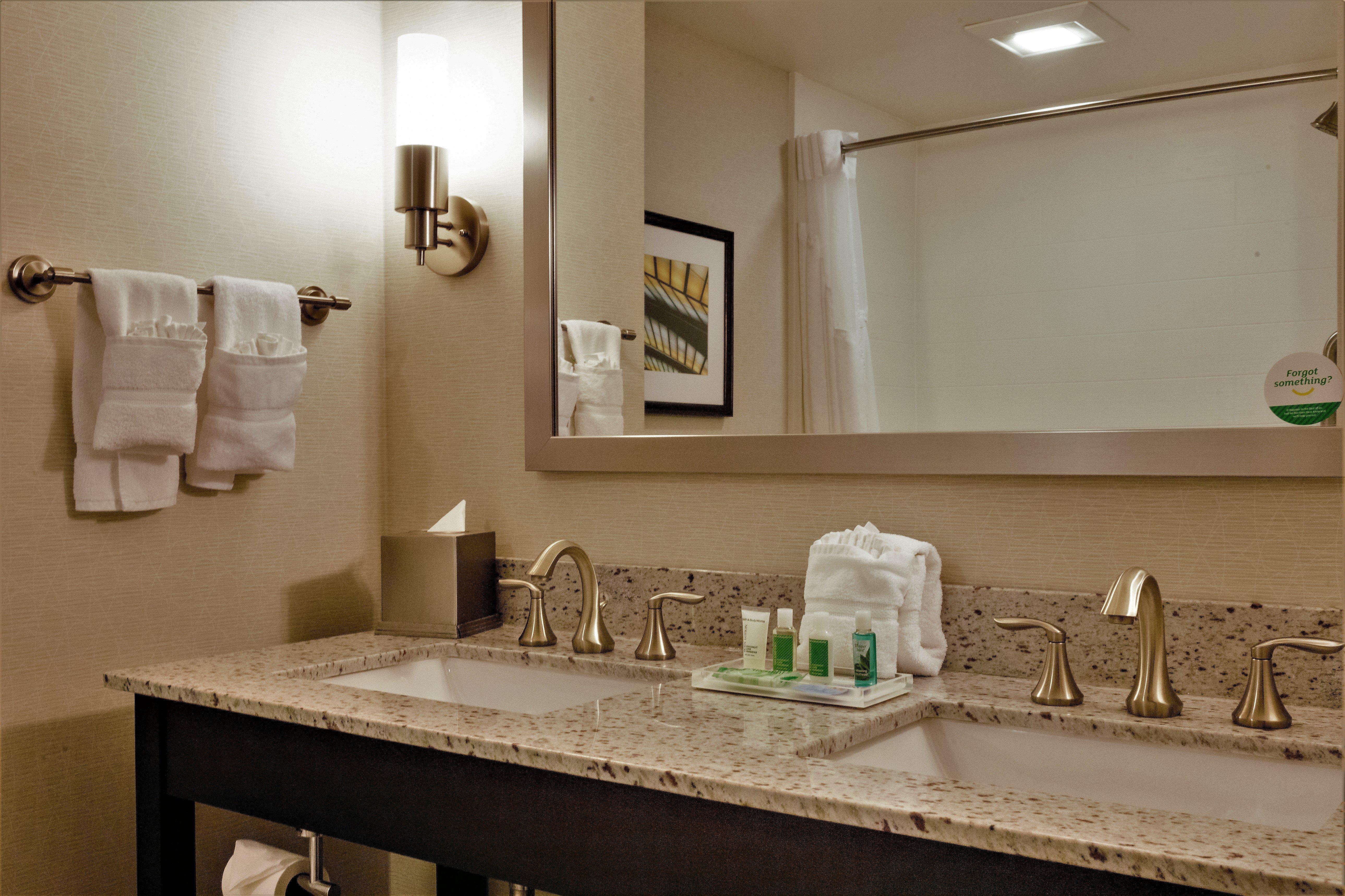 Holiday Inn And Suites East Peoria By Ihg Exterior foto