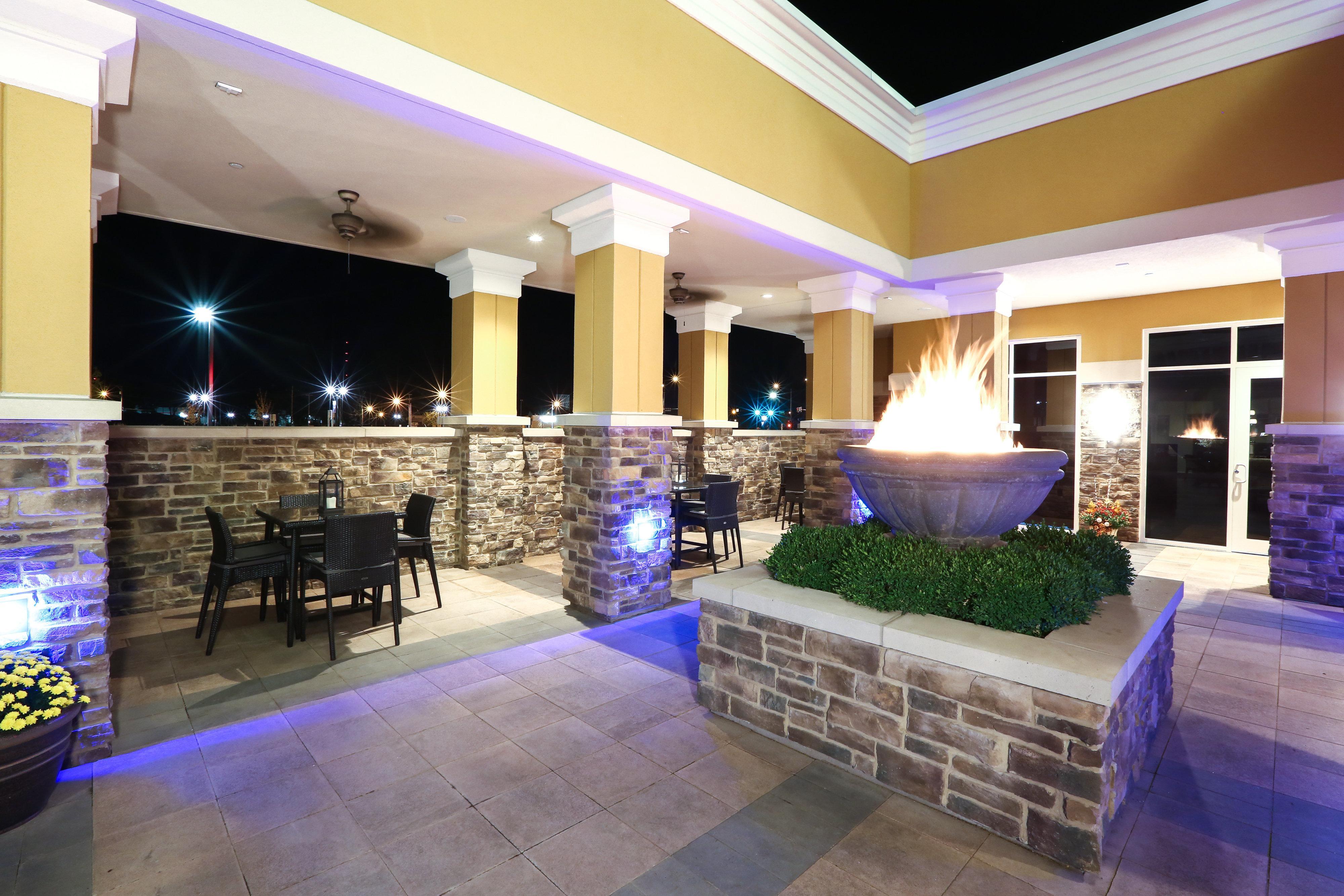 Holiday Inn And Suites East Peoria By Ihg Exterior foto